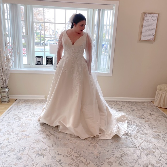 Size 18 Rebecca Ingram mikado a-line wedding gown - Picture 3 of 7